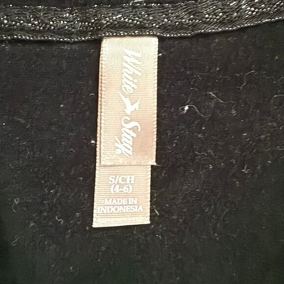 White Stag Women's Black Velour 2-Pc. Track Suit in Immaculate Condition - Picture 5 of 10